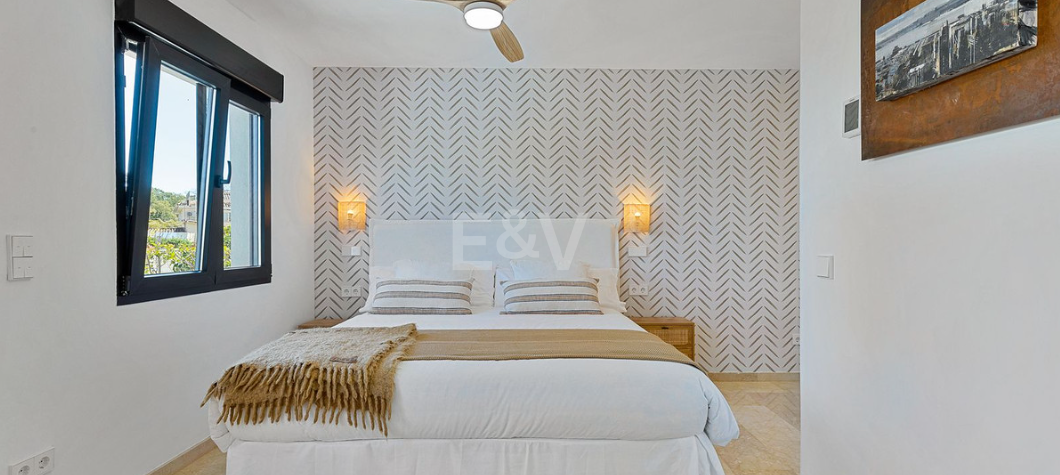 Beautifully Renovated Beachside Townhouse with Private Pool and Rooftop Terraces