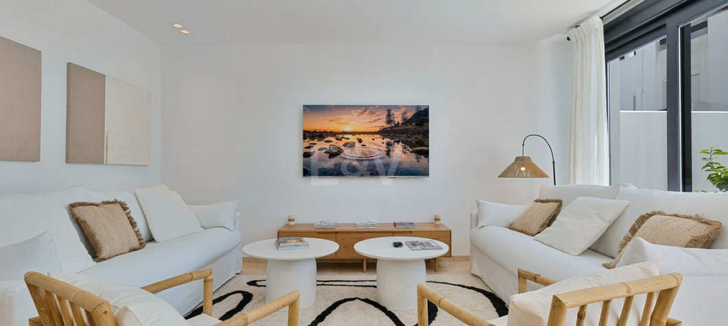Beautifully Renovated Beachside Townhouse with Private Pool and Rooftop Terraces