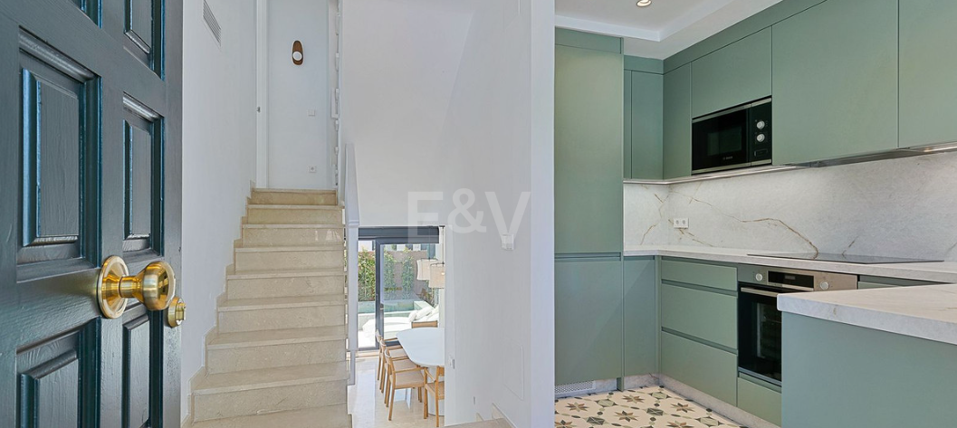 Beautifully Renovated Beachside Townhouse with Private Pool and Rooftop Terraces