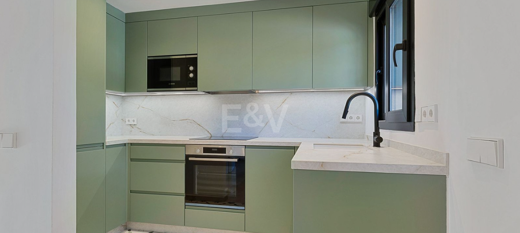 Beautifully Renovated Beachside Townhouse with Private Pool and Rooftop Terraces