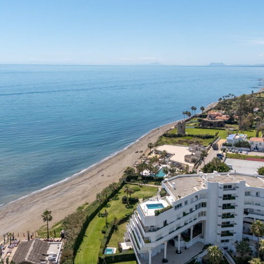 Beautifully Renovated Beachside Townhouse with Private Pool and Rooftop Terraces