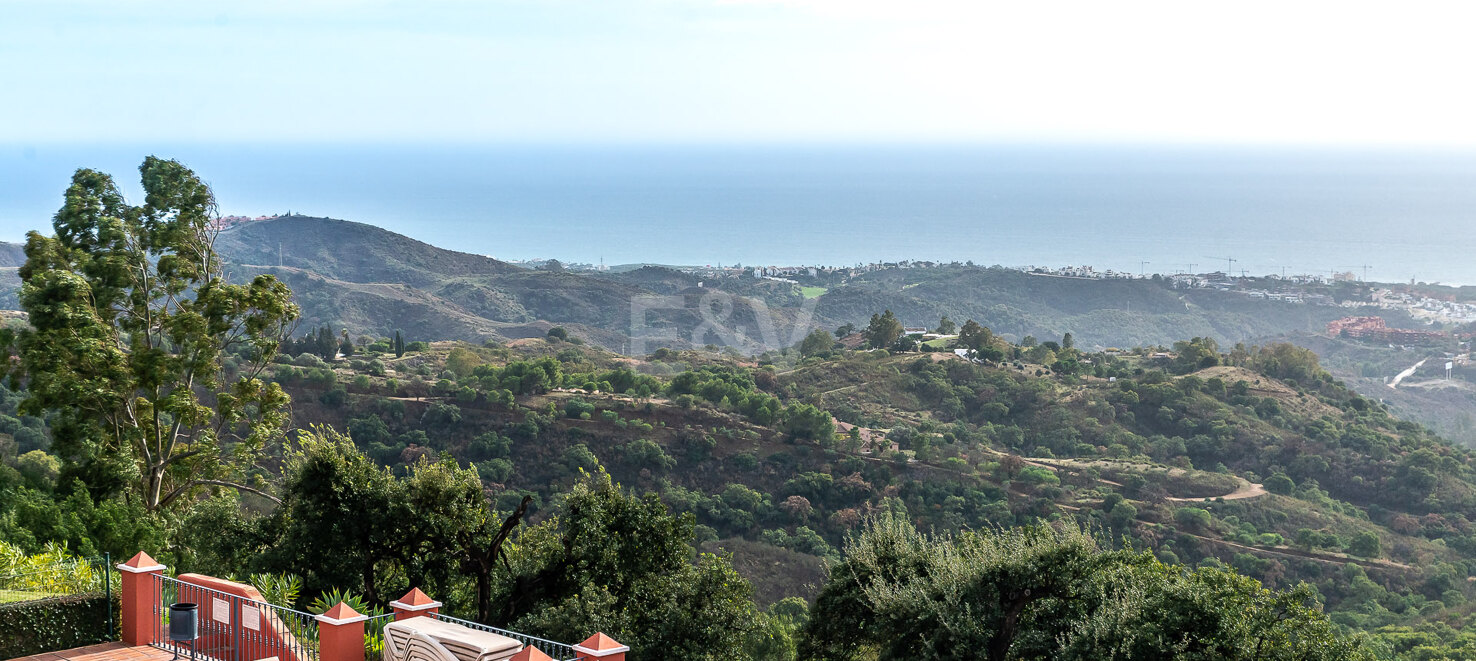 Elegant 2-bedroom apartment in Balcones de la Mairena with stunning sea views, available for long-term rental