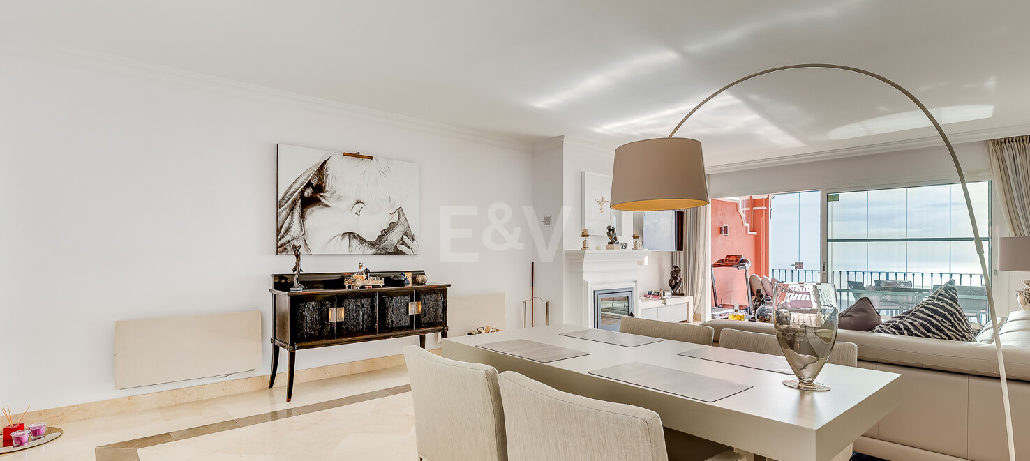 Elegant 2-bedroom apartment in Balcones de la Mairena with stunning sea views, available for long-term rental