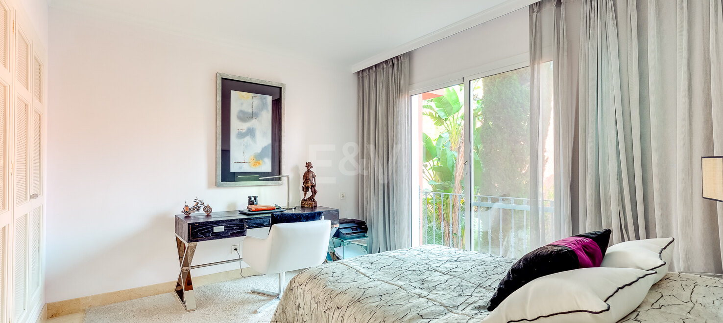 Elegant 2-bedroom apartment in Balcones de la Mairena with stunning sea views, available for long-term rental