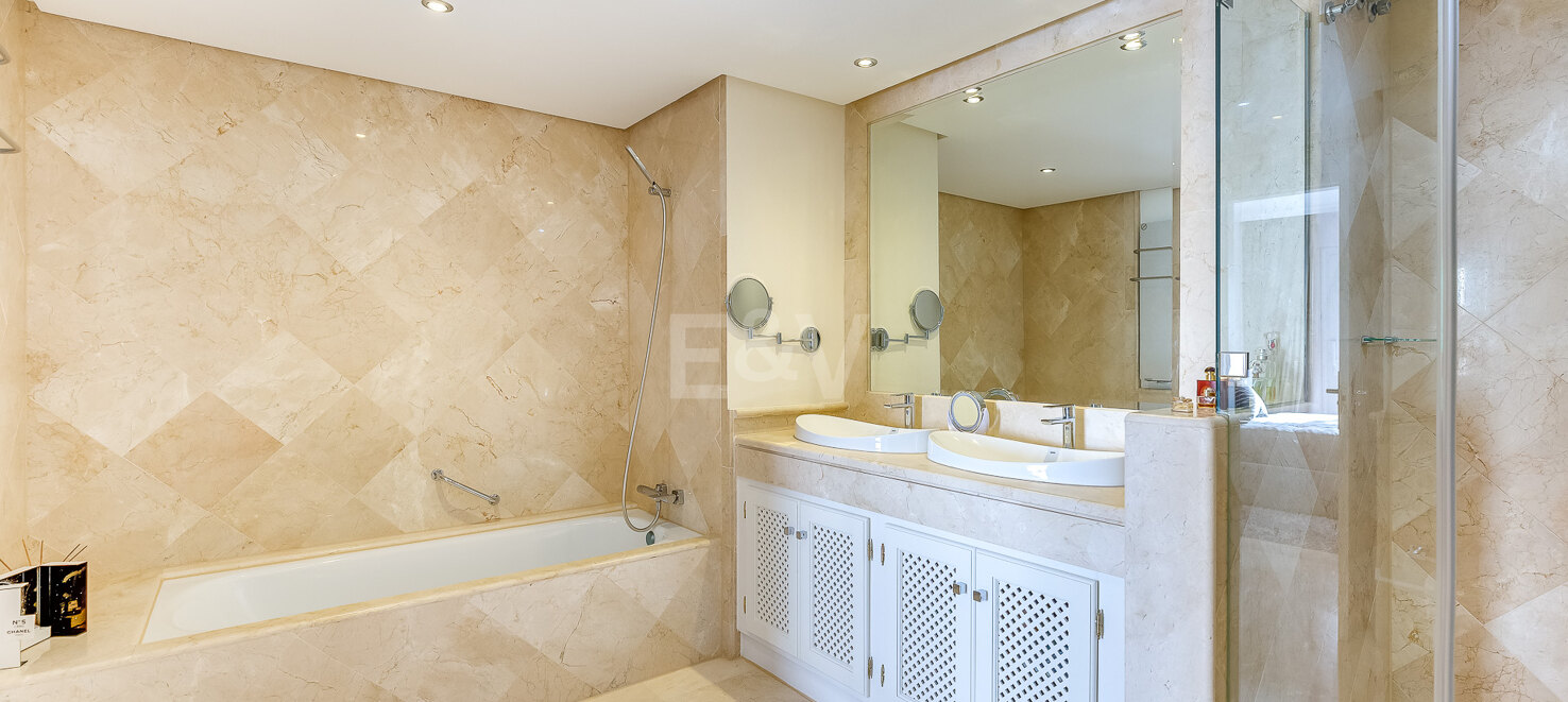 Elegant 2-bedroom apartment in Balcones de la Mairena with stunning sea views, available for long-term rental