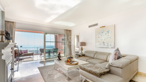 Elegant 2-bedroom apartment in Balcones de la Mairena with stunning sea views, available for long-term rental