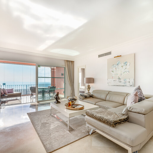Elegant 2-bedroom apartment in Balcones de la Mairena with stunning sea views, available for long-term rental