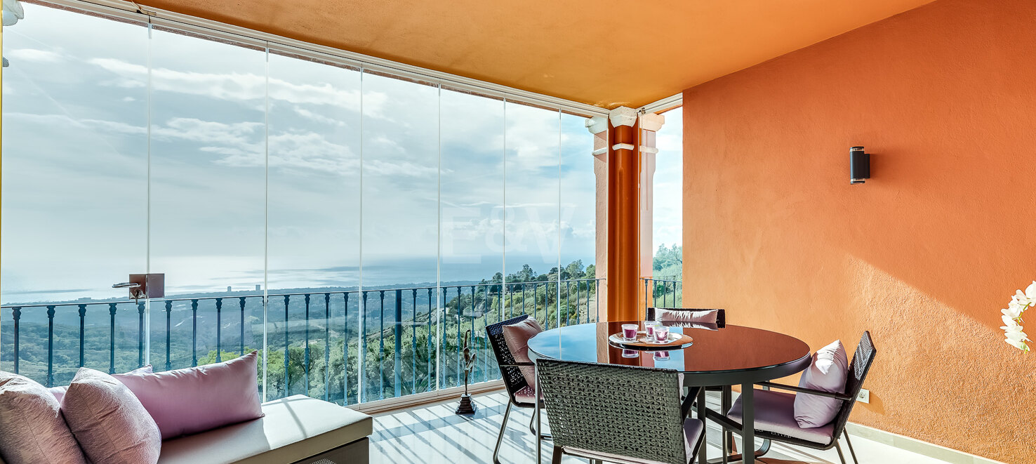 Elegant 2-bedroom apartment in Balcones de la Mairena with stunning sea views, available for long-term rental
