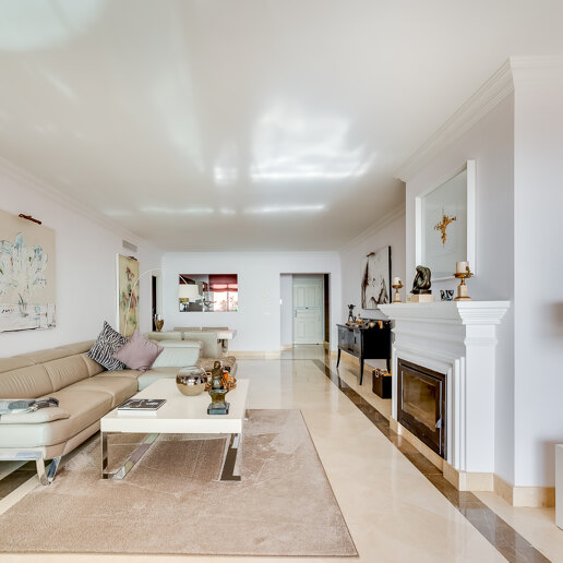 Elegant 2-bedroom apartment in Balcones de la Mairena with stunning sea views, available for long-term rental