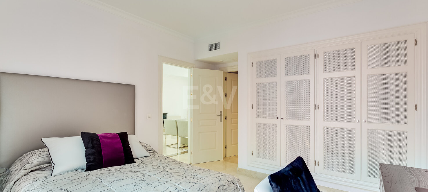 Elegant 2-bedroom apartment in Balcones de la Mairena with stunning sea views, available for long-term rental