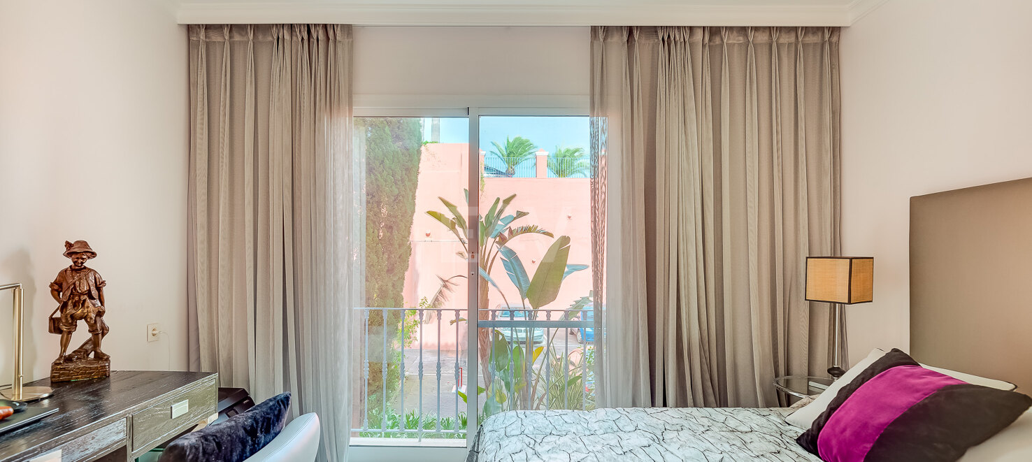 Elegant 2-bedroom apartment in Balcones de la Mairena with stunning sea views, available for long-term rental
