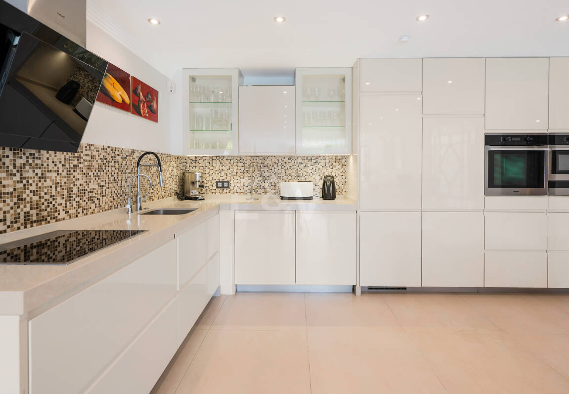 Vacker 8 sovrum Beachside Villa Perfekt familjebostad med utmärkt uthyrningspotential