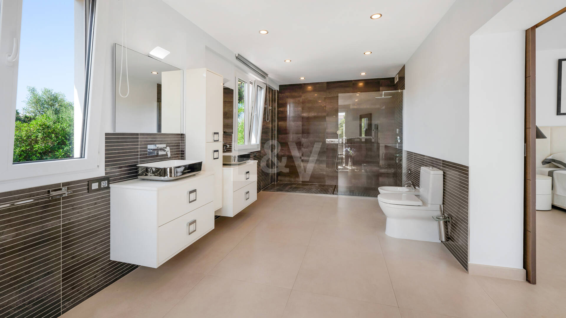 Piękna 8- Sypialnia Beachside Villa - Perfect Family Residence z doskonałym potencjałem wynajmu