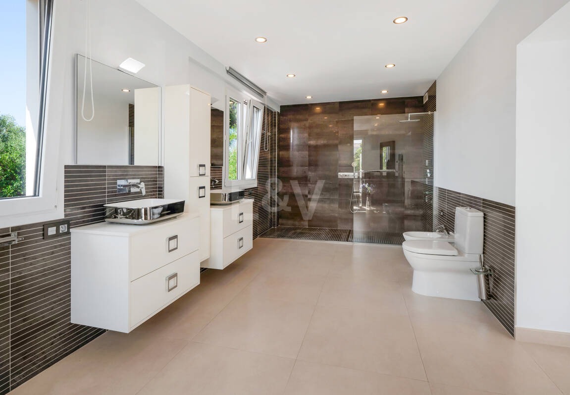 Vacker 8 sovrum Beachside Villa Perfekt familjebostad med utmärkt uthyrningspotential