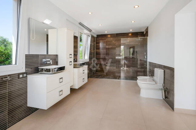 Vacker 8 sovrum Beachside Villa Perfekt familjebostad med utmärkt uthyrningspotential