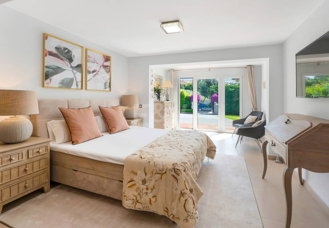 Vacker 8 sovrum Beachside Villa Perfekt familjebostad med utmärkt uthyrningspotential