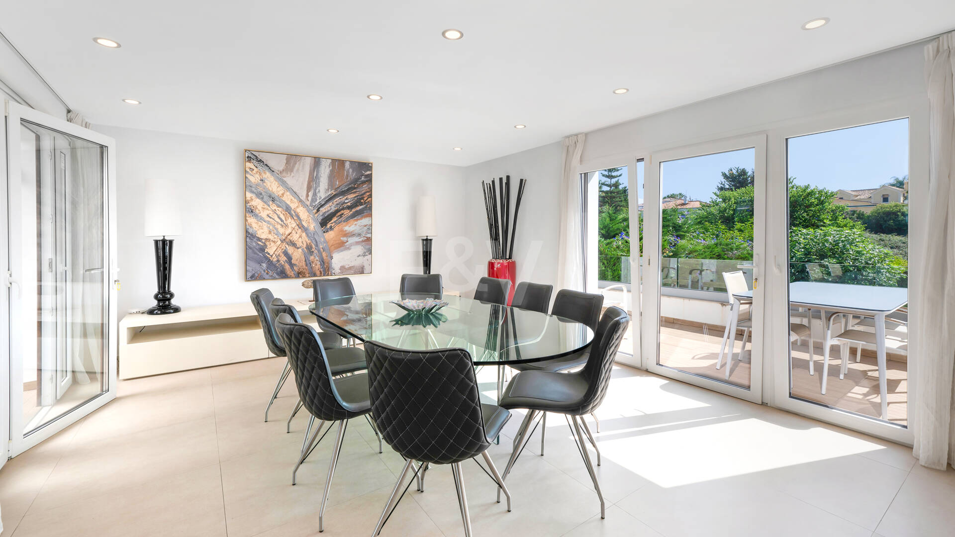 Vacker 8 sovrum Beachside Villa Perfekt familjebostad med utmärkt uthyrningspotential