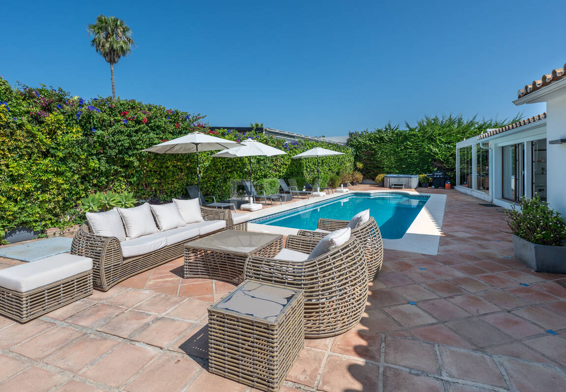 Vacker 8 sovrum Beachside Villa Perfekt familjebostad med utmärkt uthyrningspotential