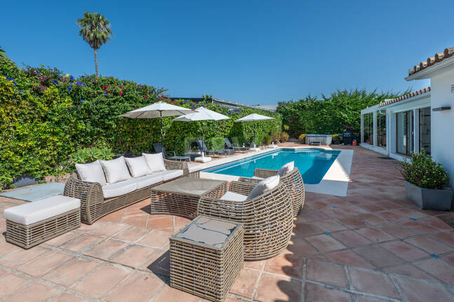 Vacker 8 sovrum Beachside Villa Perfekt familjebostad med utmärkt uthyrningspotential