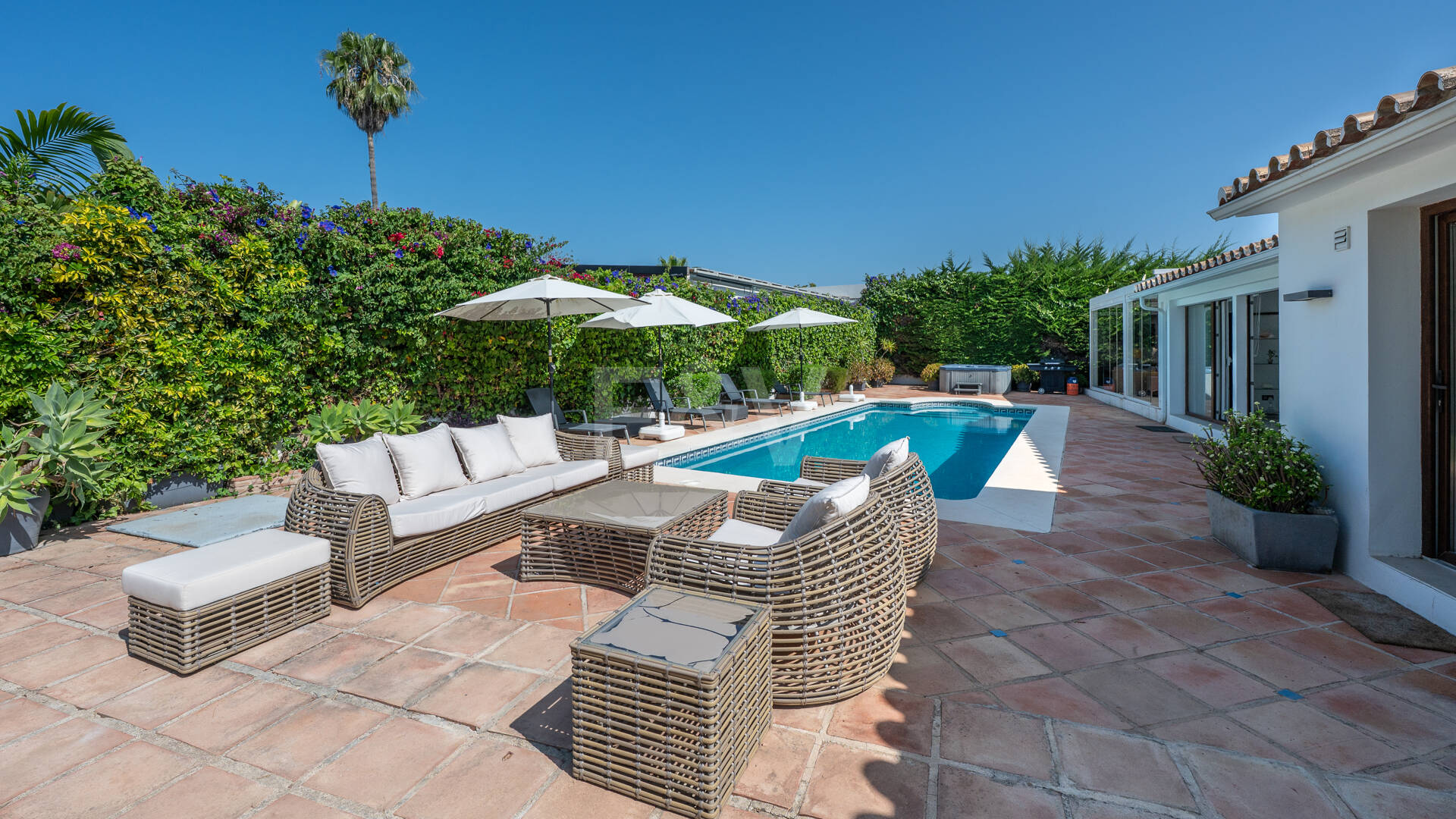 Piękna 8- Sypialnia Beachside Villa - Perfect Family Residence z doskonałym potencjałem wynajmu