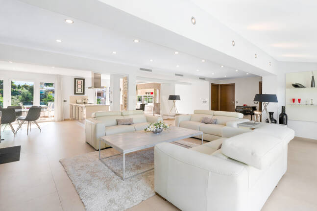 Vacker 8 sovrum Beachside Villa Perfekt familjebostad med utmärkt uthyrningspotential