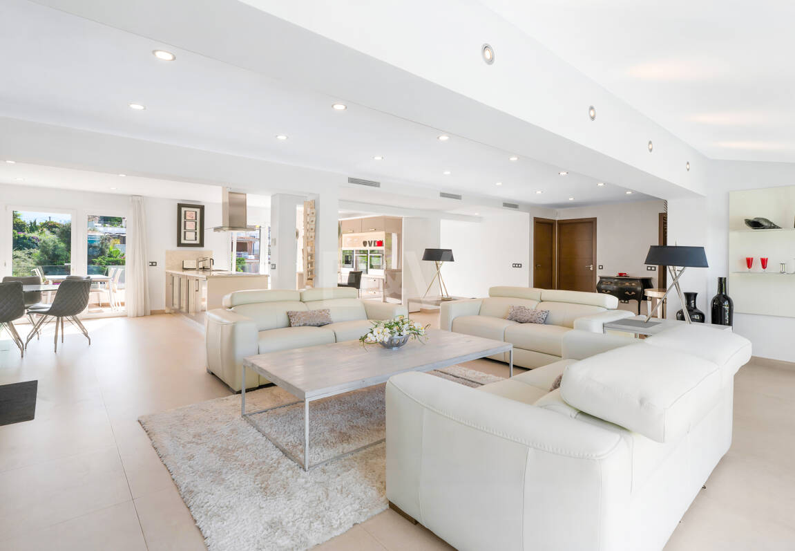 Vacker 8 sovrum Beachside Villa Perfekt familjebostad med utmärkt uthyrningspotential