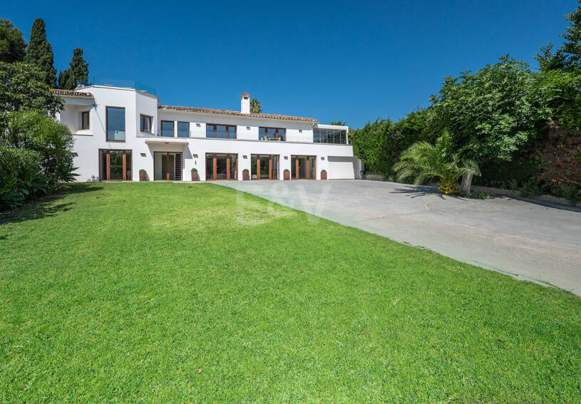 Vacker 8 sovrum Beachside Villa Perfekt familjebostad med utmärkt uthyrningspotential