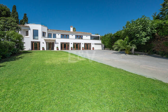 Vacker 8 sovrum Beachside Villa Perfekt familjebostad med utmärkt uthyrningspotential