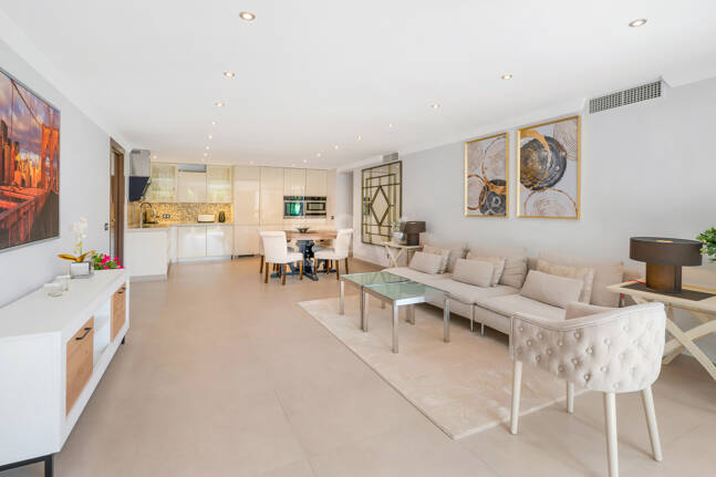 Vacker 8 sovrum Beachside Villa Perfekt familjebostad med utmärkt uthyrningspotential