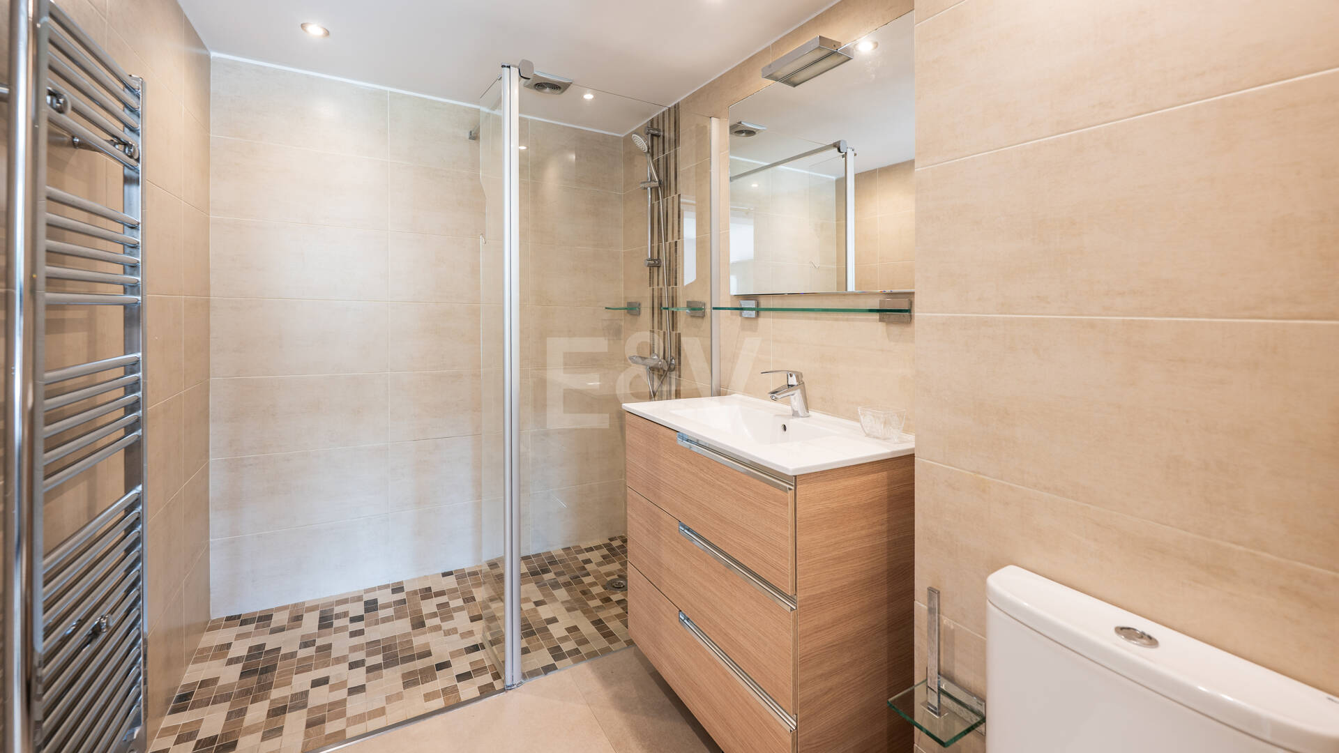 Vacker 8 sovrum Beachside Villa Perfekt familjebostad med utmärkt uthyrningspotential