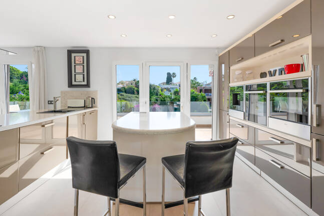 Vacker 8 sovrum Beachside Villa Perfekt familjebostad med utmärkt uthyrningspotential