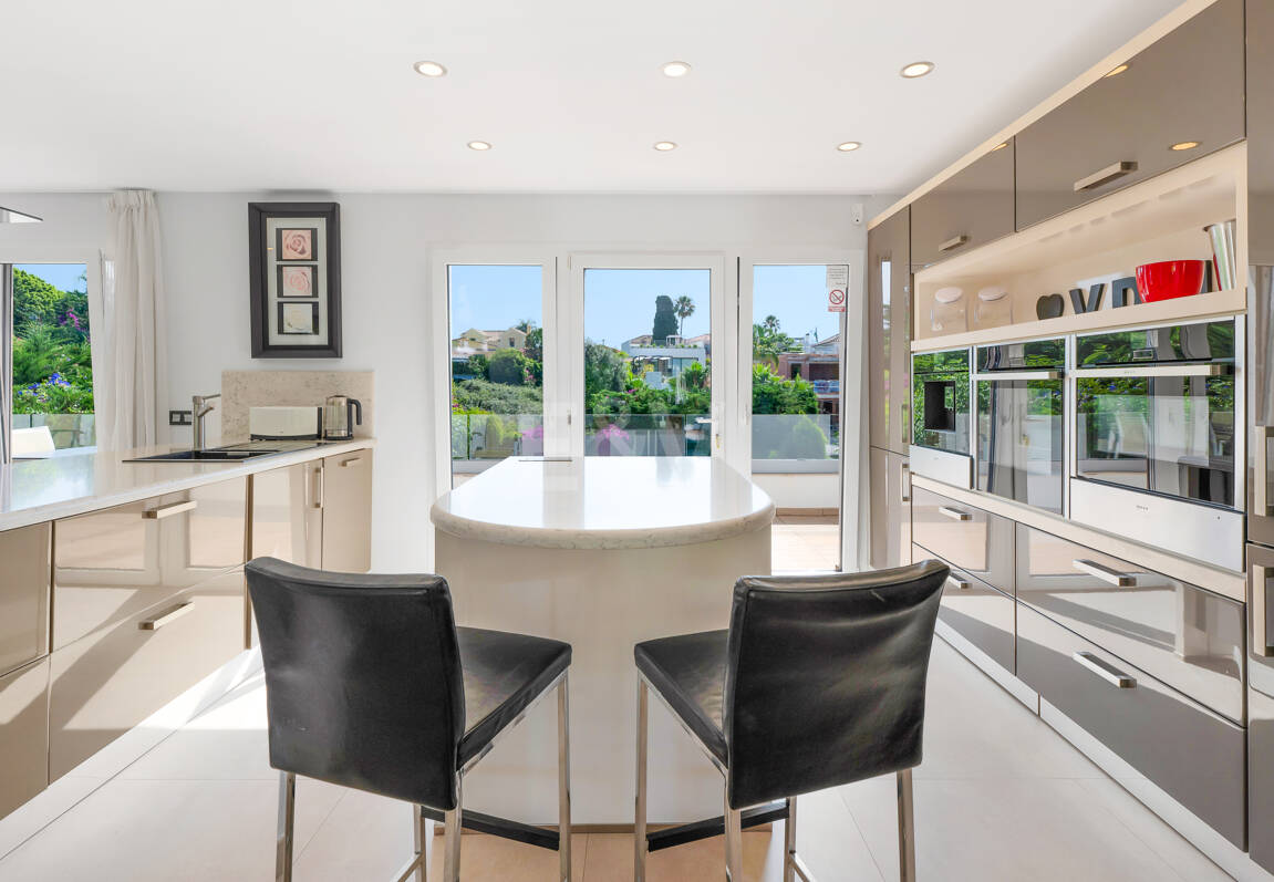 Vacker 8 sovrum Beachside Villa Perfekt familjebostad med utmärkt uthyrningspotential