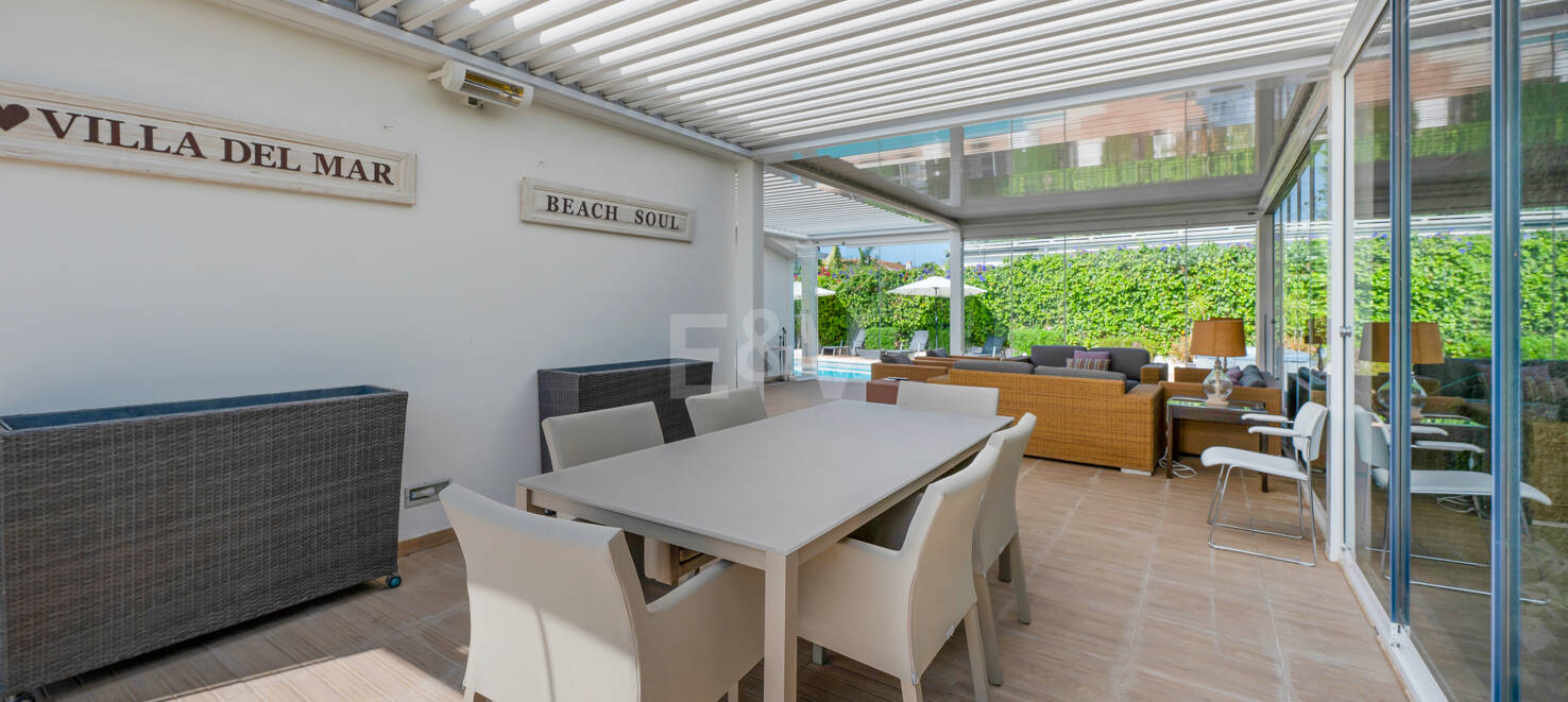 Beautiful 8-Bedroom Beachside Villa - Perfect Family Residence with Excellent Rental Potential