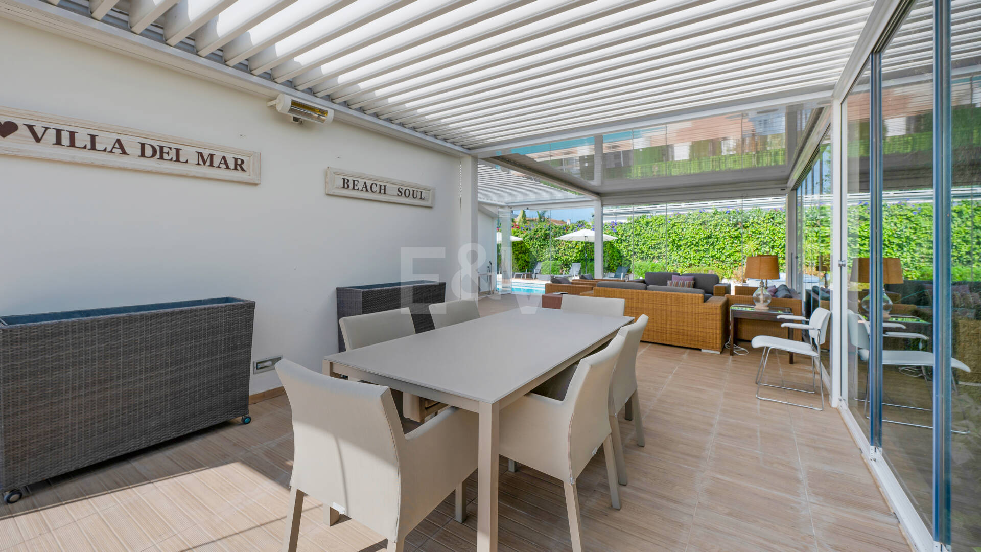 Piękna 8- Sypialnia Beachside Villa - Perfect Family Residence z doskonałym potencjałem wynajmu