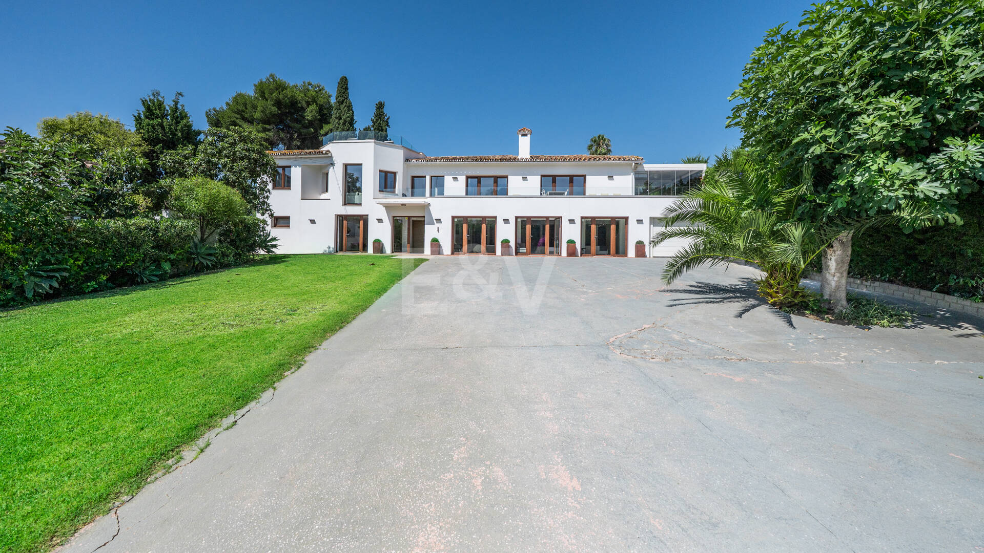 Vacker 8 sovrum Beachside Villa Perfekt familjebostad med utmärkt uthyrningspotential