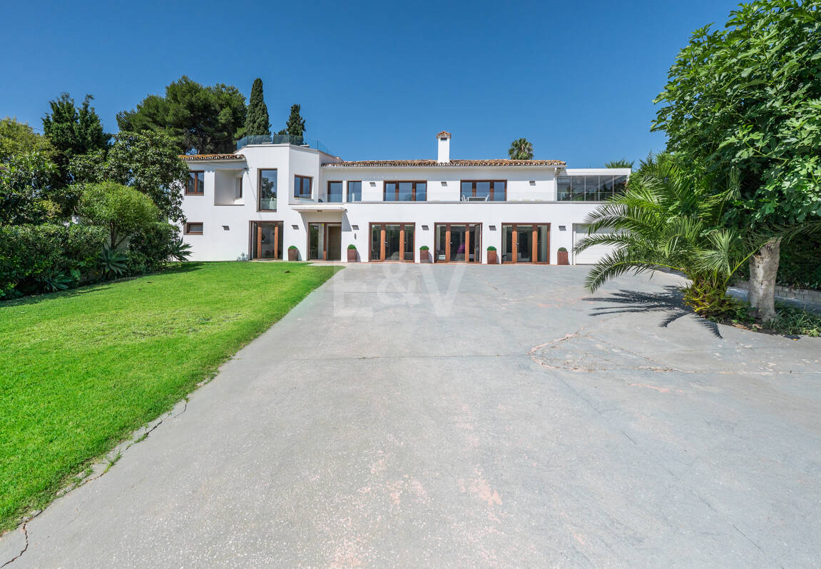 Vacker 8 sovrum Beachside Villa Perfekt familjebostad med utmärkt uthyrningspotential