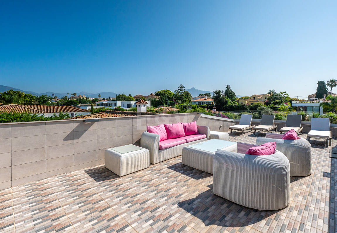 Vacker 8 sovrum Beachside Villa Perfekt familjebostad med utmärkt uthyrningspotential