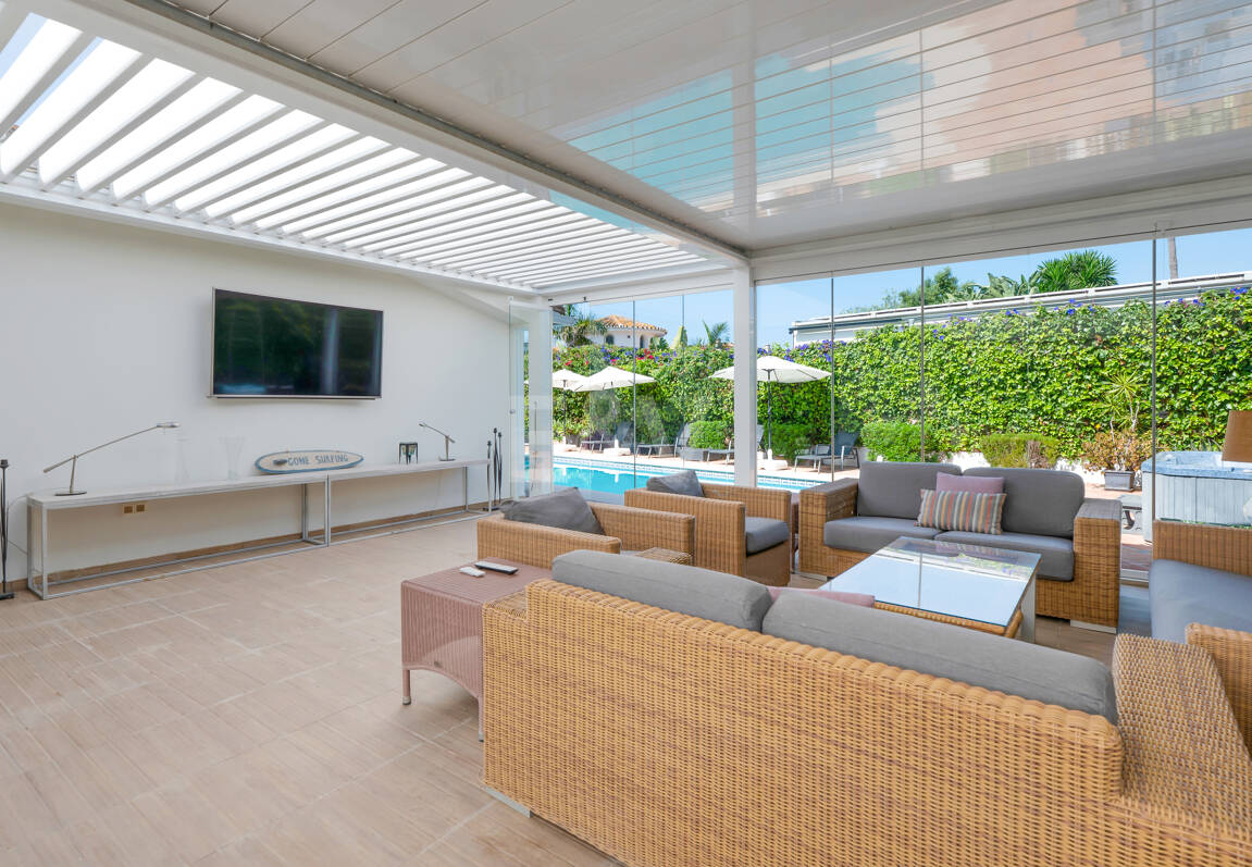 Vacker 8 sovrum Beachside Villa Perfekt familjebostad med utmärkt uthyrningspotential