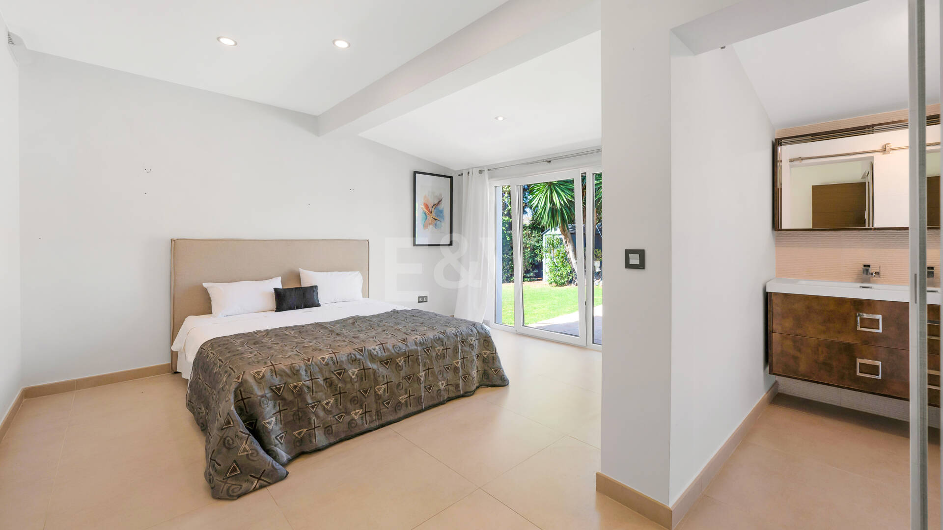 Vacker 8 sovrum Beachside Villa Perfekt familjebostad med utmärkt uthyrningspotential