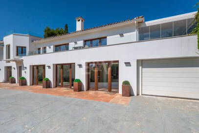 Vacker 8 sovrum Beachside Villa Perfekt familjebostad med utmärkt uthyrningspotential