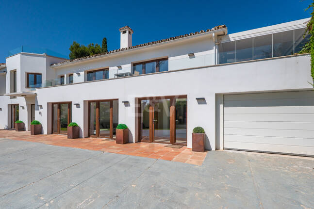 Vacker 8 sovrum Beachside Villa Perfekt familjebostad med utmärkt uthyrningspotential