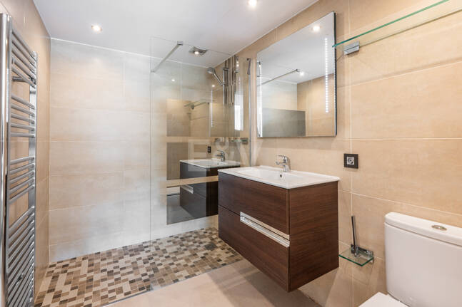 Vacker 8 sovrum Beachside Villa Perfekt familjebostad med utmärkt uthyrningspotential