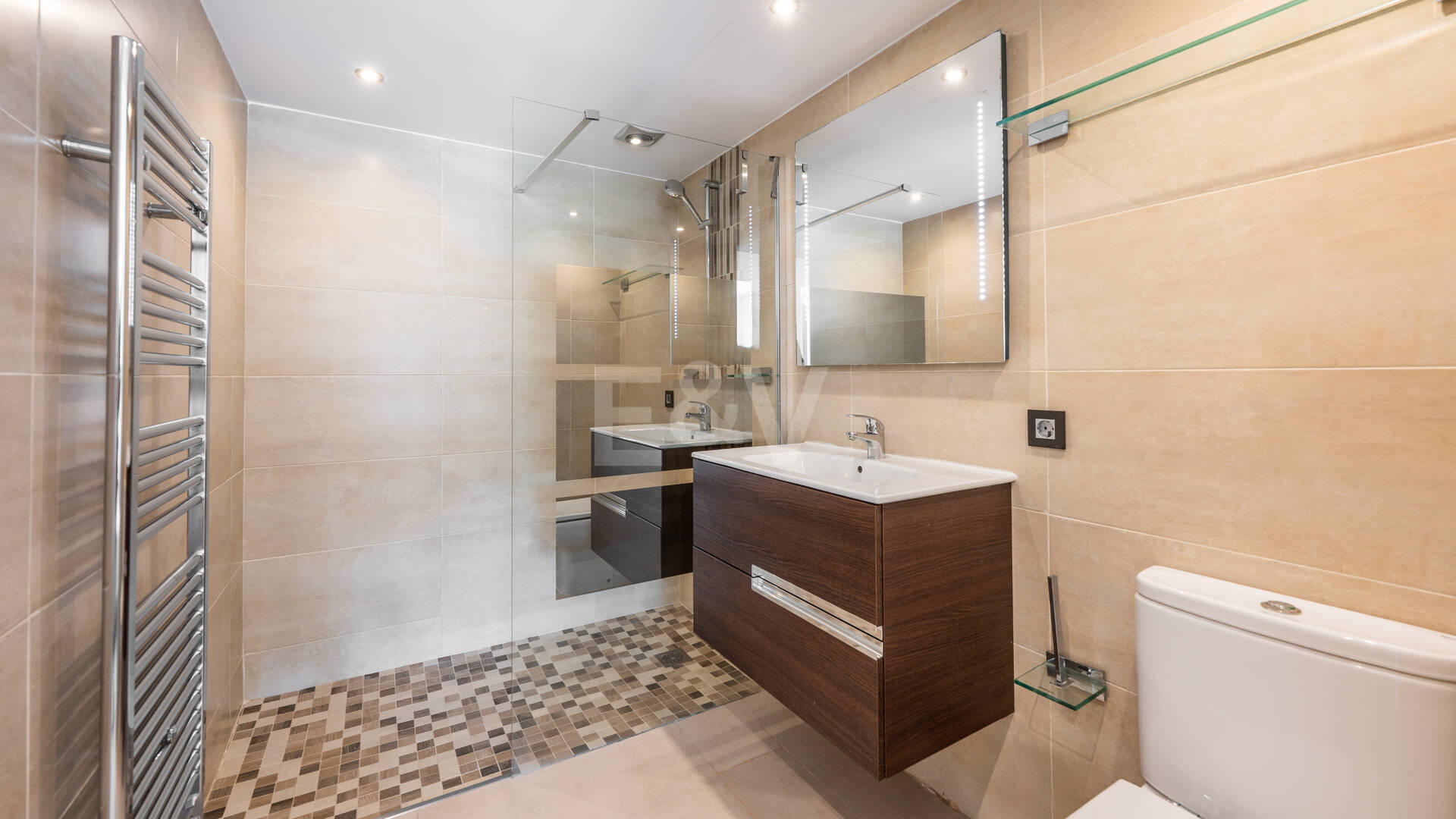 Piękna 8- Sypialnia Beachside Villa - Perfect Family Residence z doskonałym potencjałem wynajmu