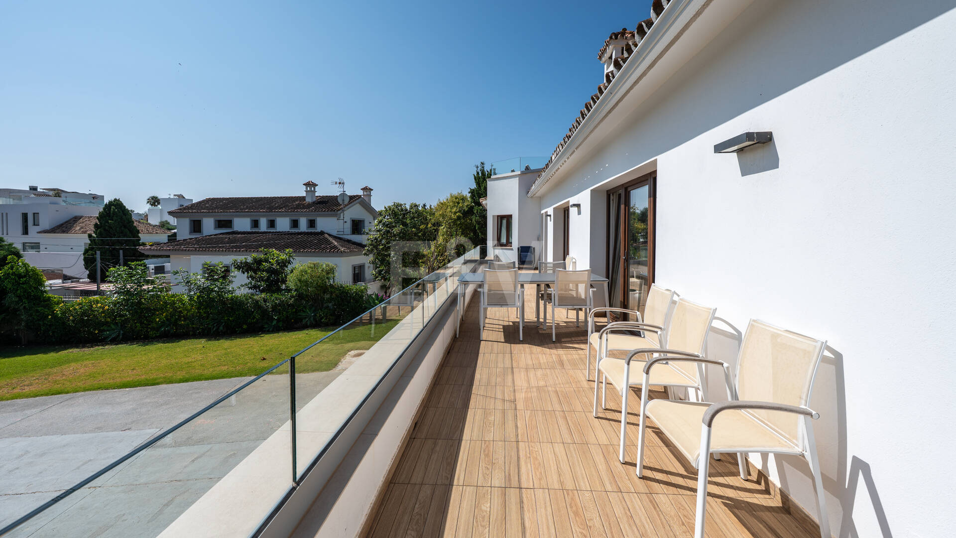 Vacker 8 sovrum Beachside Villa Perfekt familjebostad med utmärkt uthyrningspotential