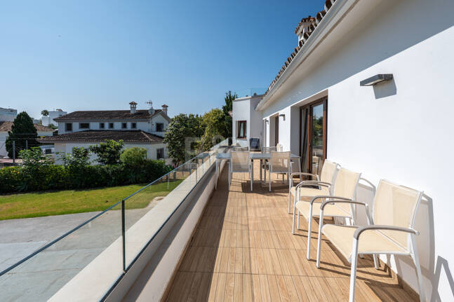 Vacker 8 sovrum Beachside Villa Perfekt familjebostad med utmärkt uthyrningspotential