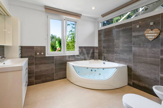 Vacker 8 sovrum Beachside Villa Perfekt familjebostad med utmärkt uthyrningspotential