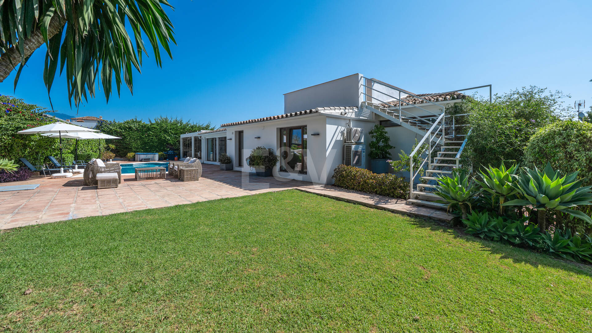 Piękna 8- Sypialnia Beachside Villa - Perfect Family Residence z doskonałym potencjałem wynajmu