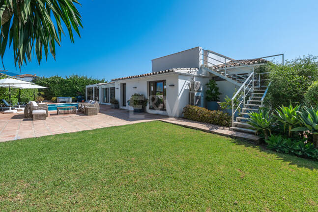 Vacker 8 sovrum Beachside Villa Perfekt familjebostad med utmärkt uthyrningspotential