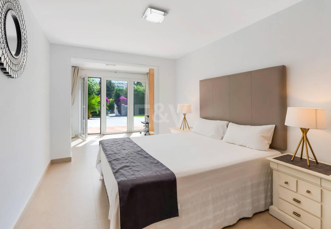 Vacker 8 sovrum Beachside Villa Perfekt familjebostad med utmärkt uthyrningspotential