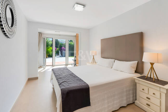 Vacker 8 sovrum Beachside Villa Perfekt familjebostad med utmärkt uthyrningspotential